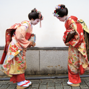 geisha maiko bowing japan